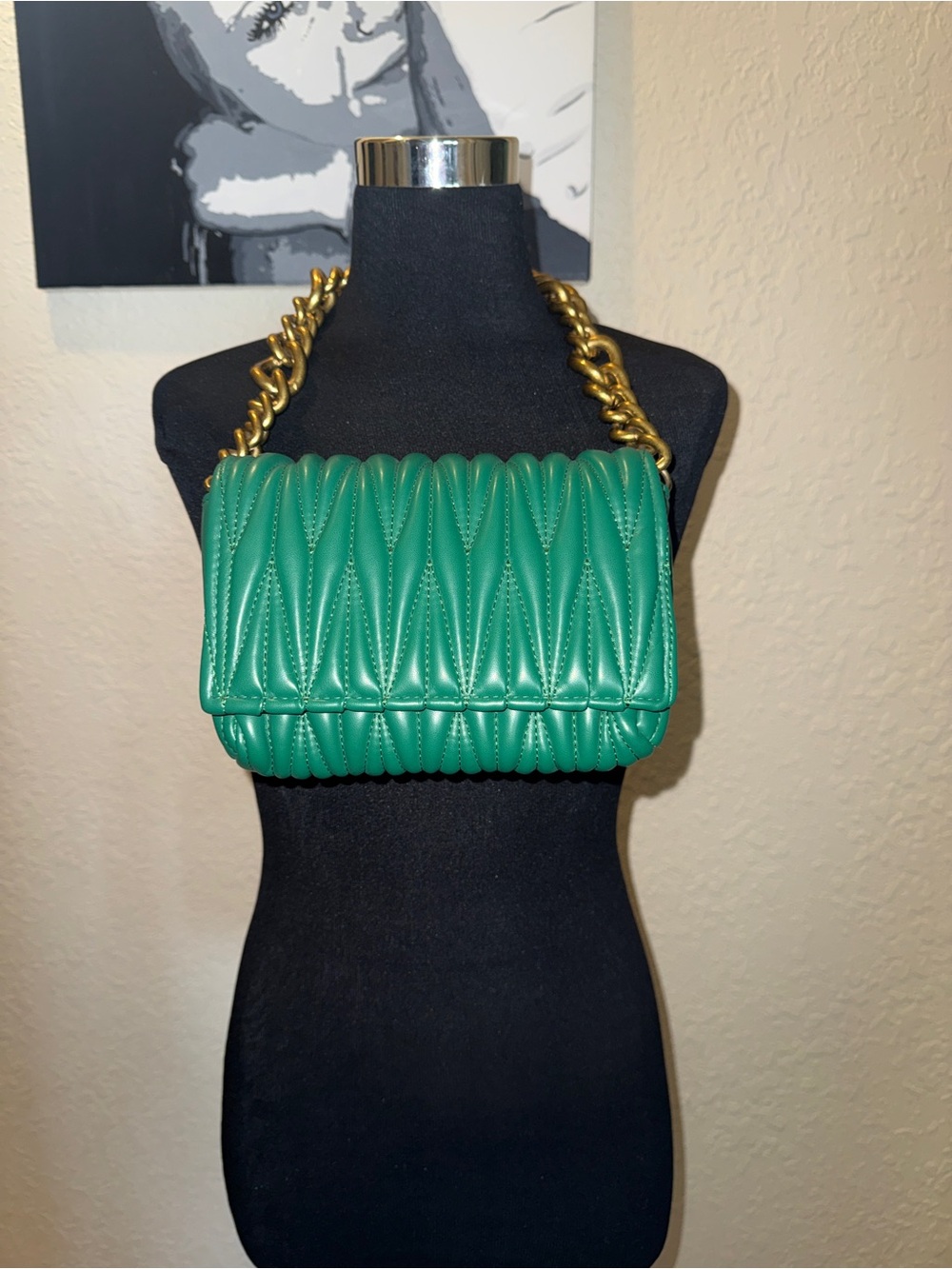 Montana West Green Quilted Vegan Leather Bag Gold Chunky Chain - EUC 💚